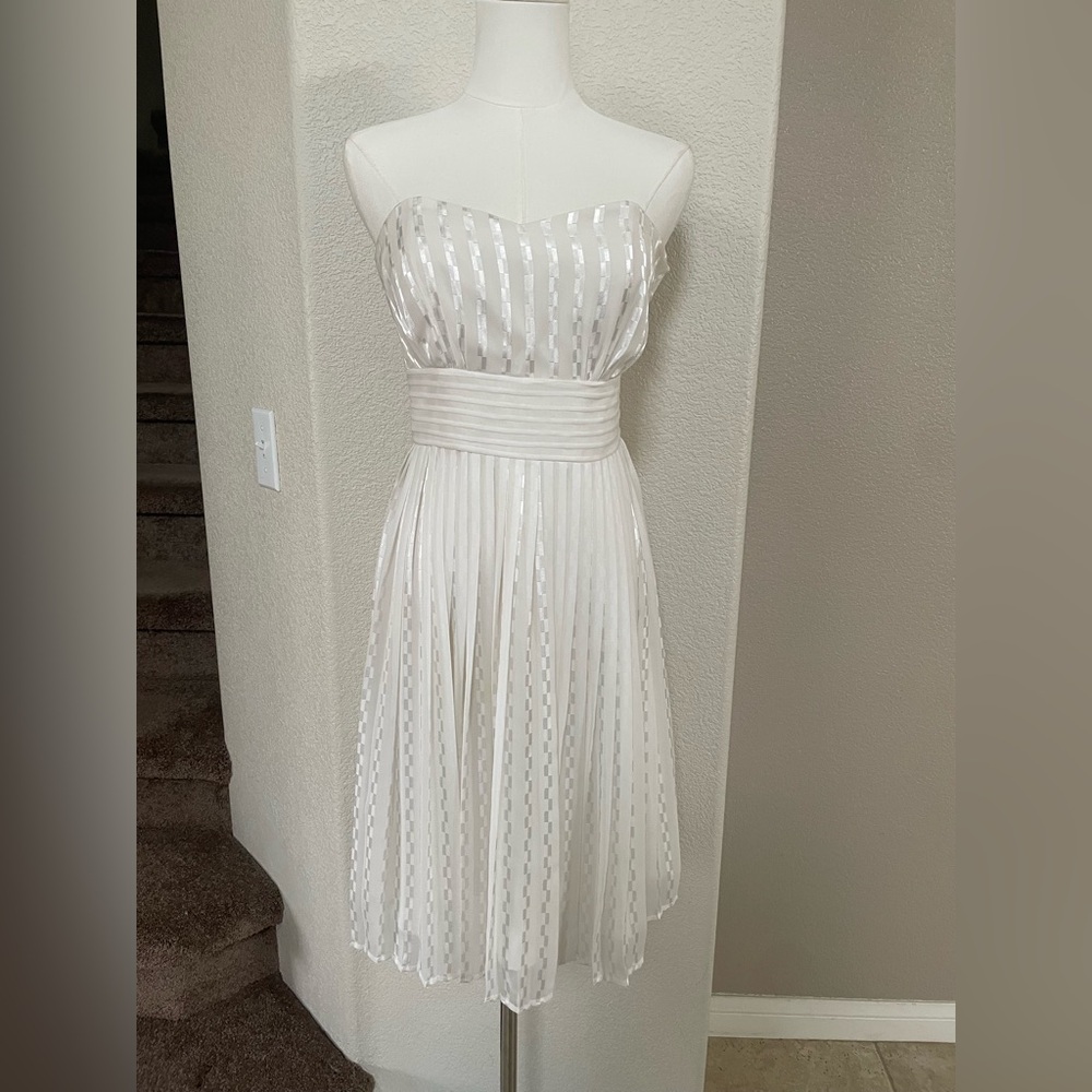 White House Black Market Strapless Pleated Ivory Dress | Cocktail Size 0 - Picture 3 of 13